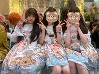 穿玩具周年跳舞啦