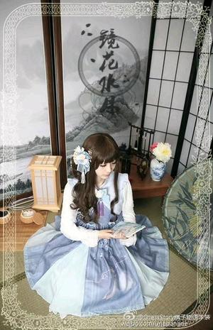 山茶花·镜花水月