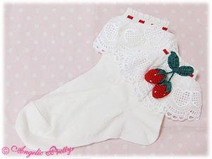 Strawberry-chan Crew Length Socks（2010）