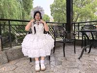 哈哈，我们四个 也是成功带上我妈和小侄一起穿洛丽塔