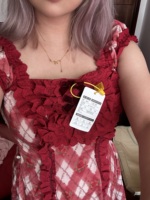 心痛！刚收到的裙子穿脱时不小心被我弄破了
