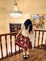 在草莓种植园里野餐！