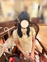 在草莓种植园里野餐！