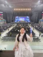 耶，穿圣诞g去参加万妮达演唱会！之前还顺便见了个朋友