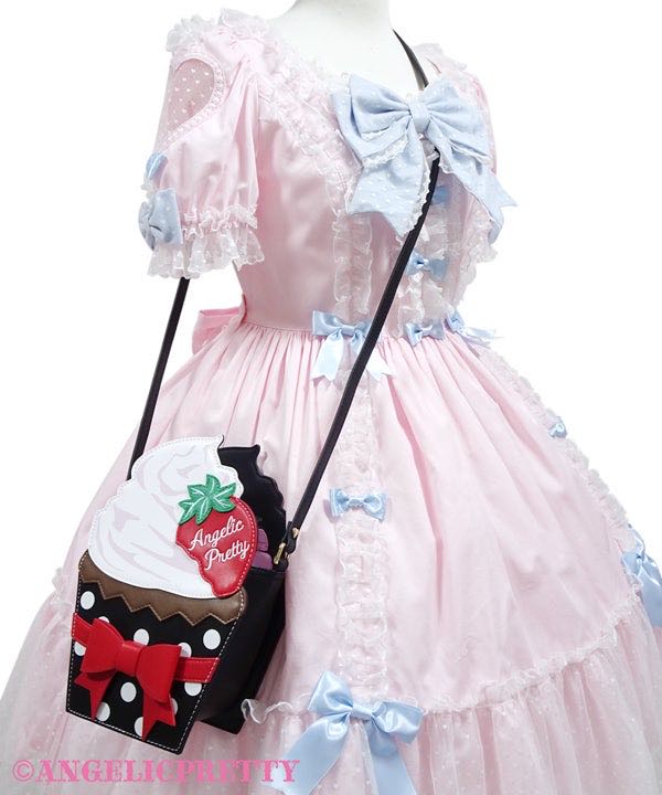 Strawberry Cupcake Shoulder Bag（2022）