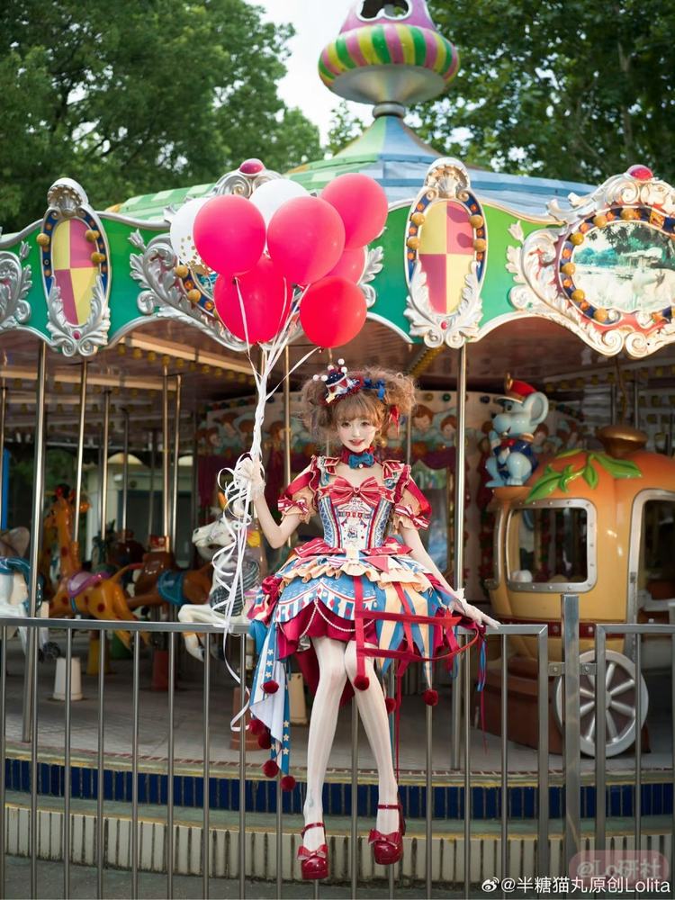 马戏团童话开场