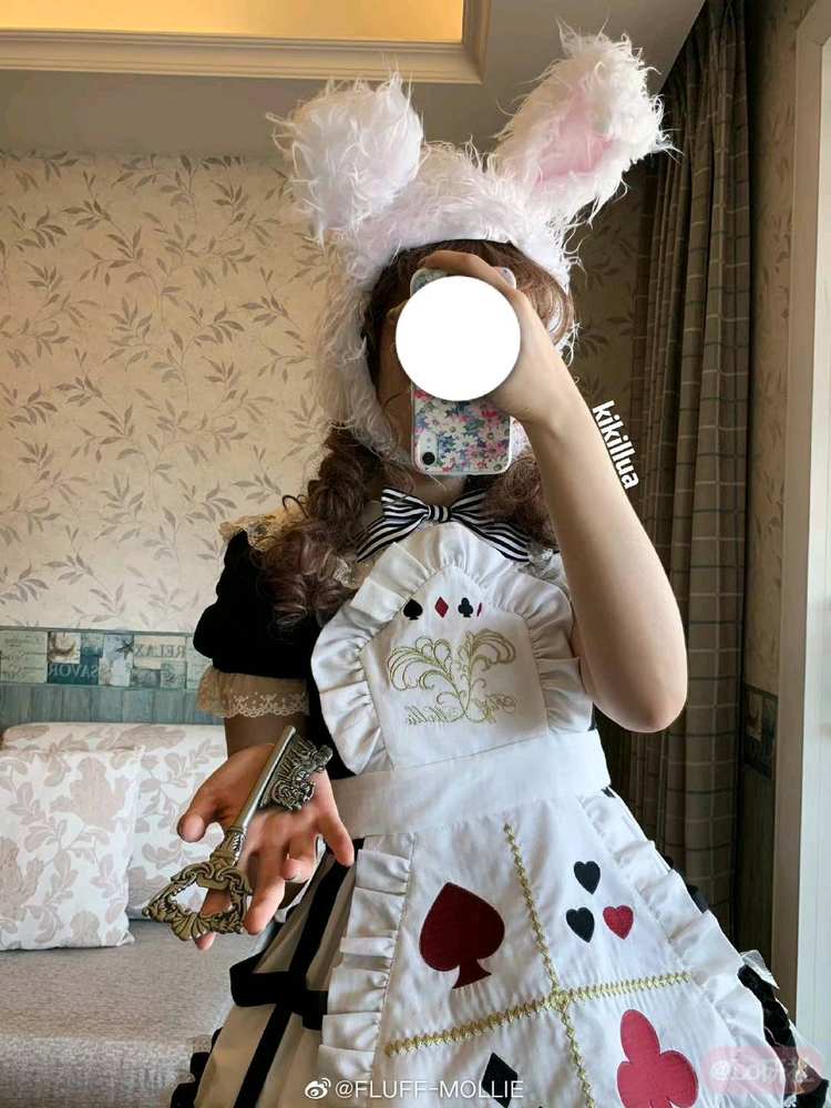 The cat eats Alice猫咪爱丽丝 扑克大围裙